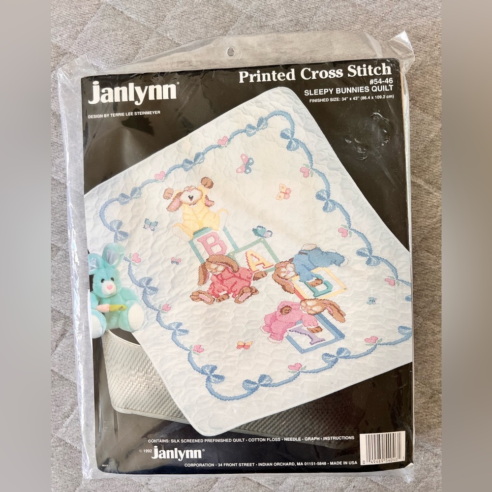 Vintage New JANLYNN Prequilted Crib Quilt Cross Stitch Kit 34x43 Sleepy Bunnies